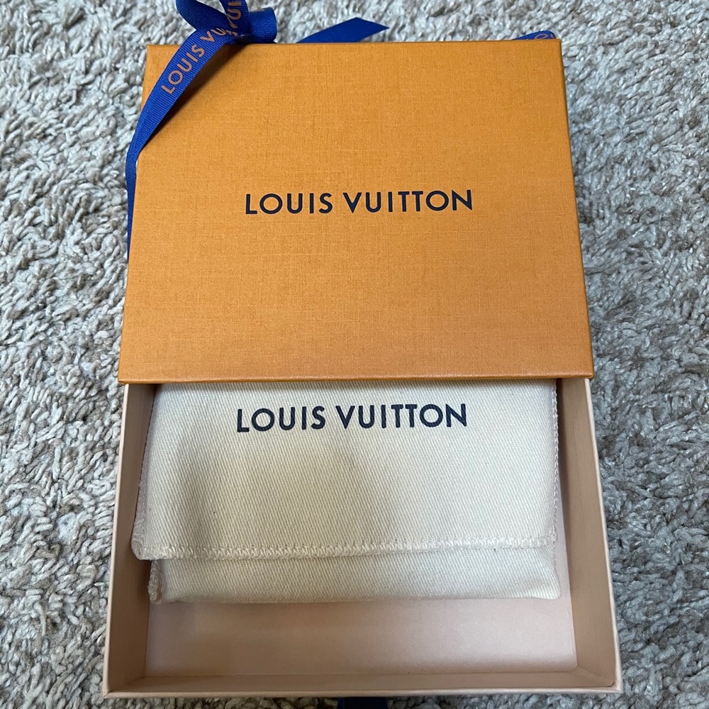 LV Mini keychain - Picture 3 of 8
